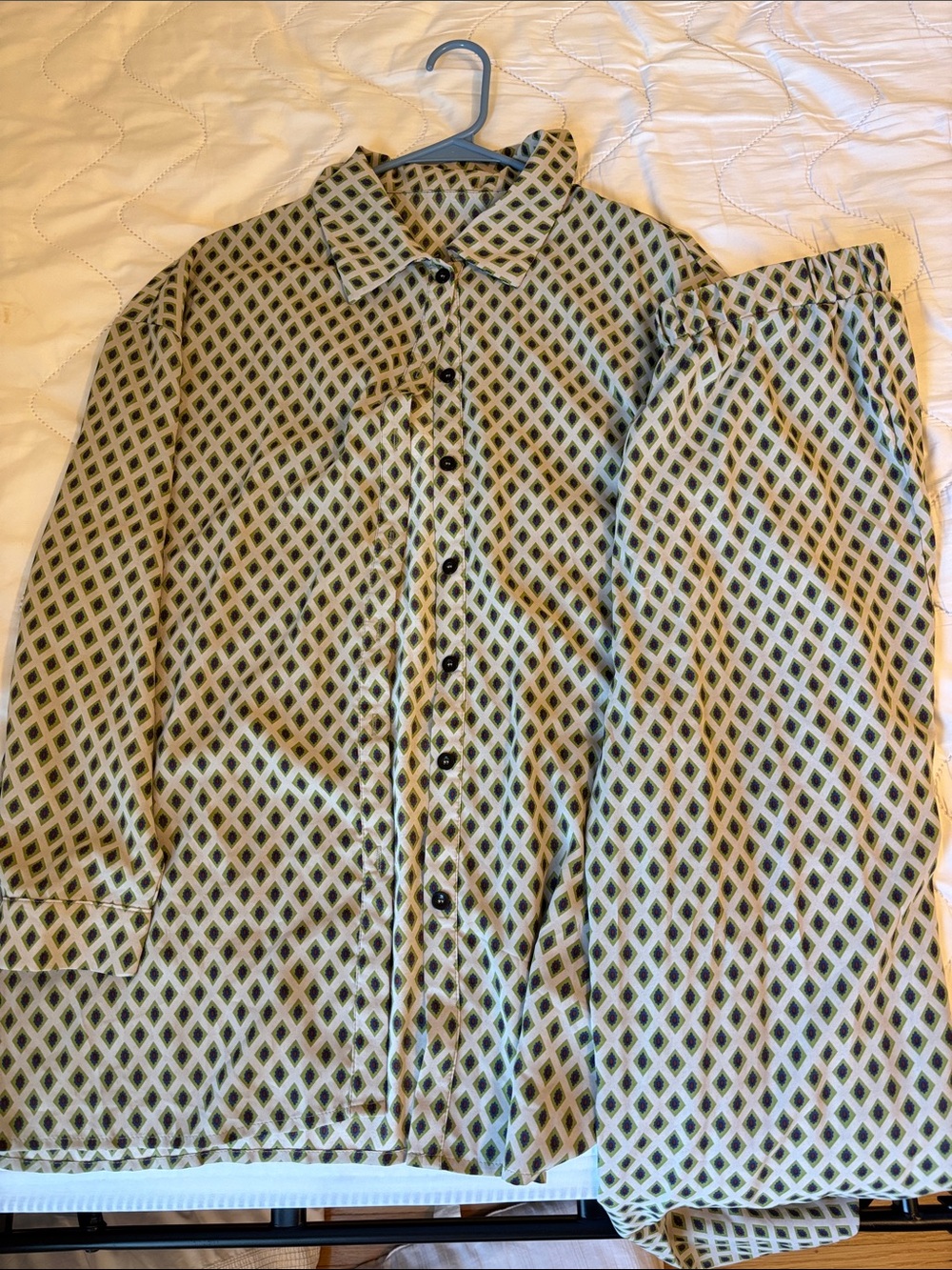 Women’s Long-Sleeve Button Shirt and Pants Set in Olive Geometric Print